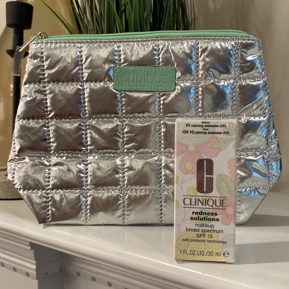 Clinique Redness Solutions Makeup Broad Spectrum SPF 15 foundation & makeup bag